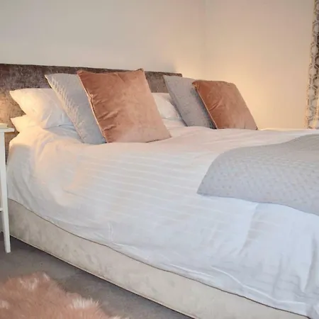 Chic And Contemporary Victorian Family * Dublino