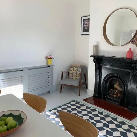 Chic And Contemporary Victorian Family * Dublino