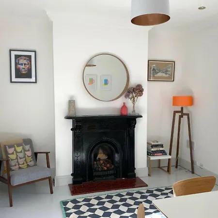 Chic And Contemporary Victorian Family * Dublino