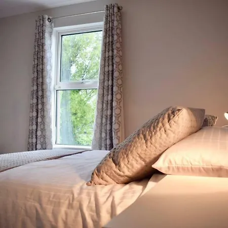 Chic And Contemporary Victorian Family * Dublino