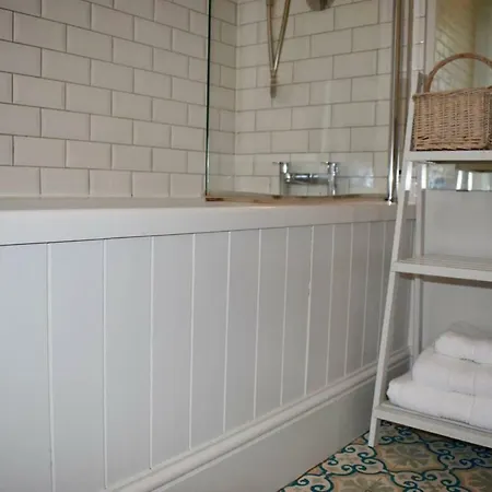 Chic And Contemporary Victorian Family *